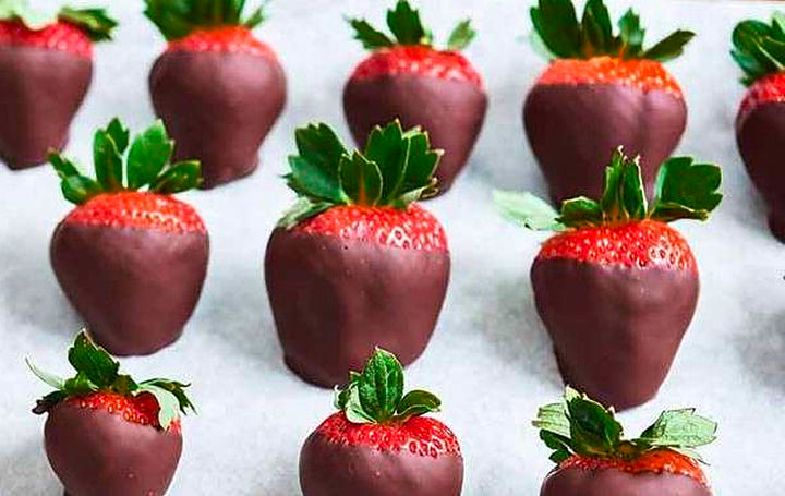 RECIPE! The secret to making Chocolate Dipped strawberries at home. Read to see the special ingredient!!!, and NO, the special ingredient is not love, lol...